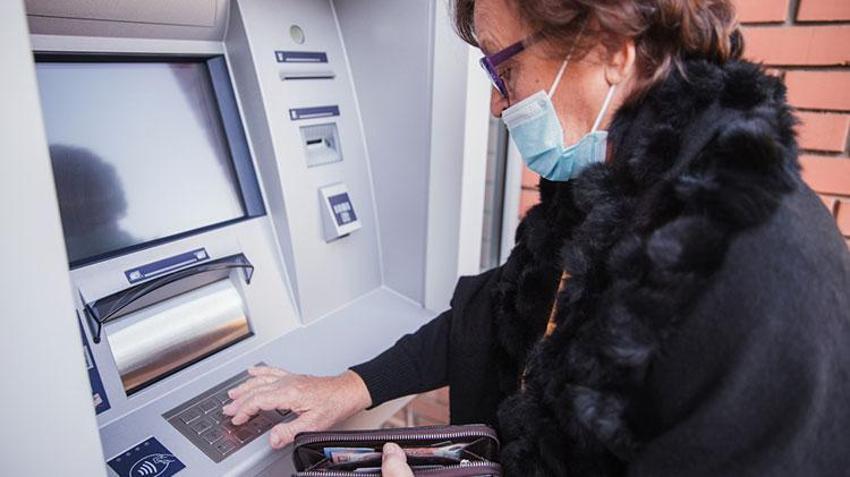 Emekli promosyonlarına büyük zam! Ek şartsız 5.000 TL, art arda duyurdular, Garanti BBVA, İş Bankası, QNB Finansbank, Akbank ve...