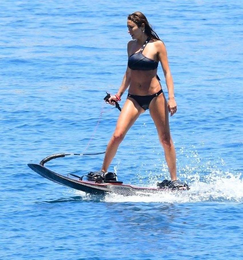 Merve Oflaz ile Allan Hakko tatil sezonunu açtı! Sörf keyfi...
