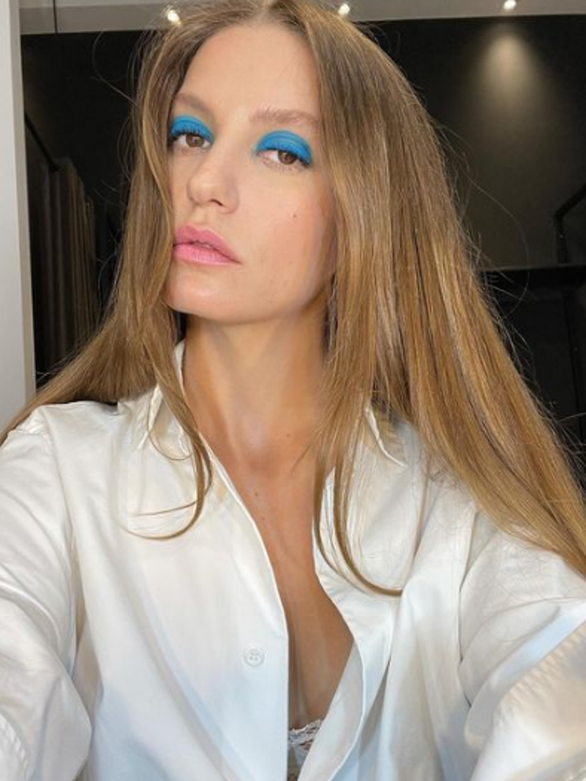 Serenay Sarıkaya sıfır makyaj pozlarını takipçileriyle paylaştı!