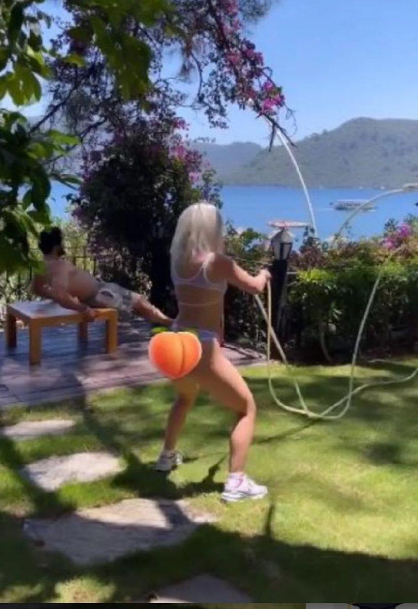 Ece Seçkin spor yaptığı anları takipçileriyle paylaştı!