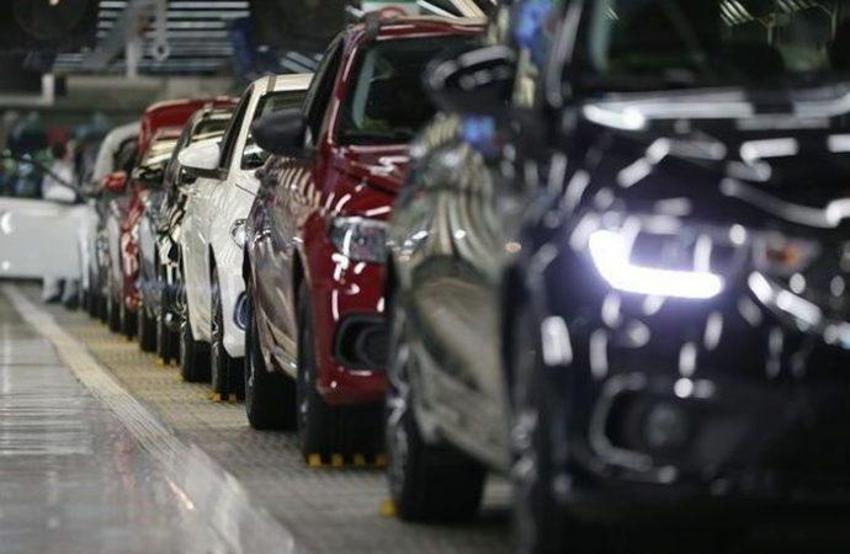 Sıfır araç alacakları kara kara düşündürecek gelişme! Zam geldi, 400 bin liranın altında... İşte marka marka araba fiyatları