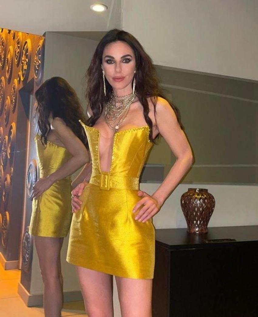 Defne Samyeli 50'nci yaş pozlarıyla nefes kesti!