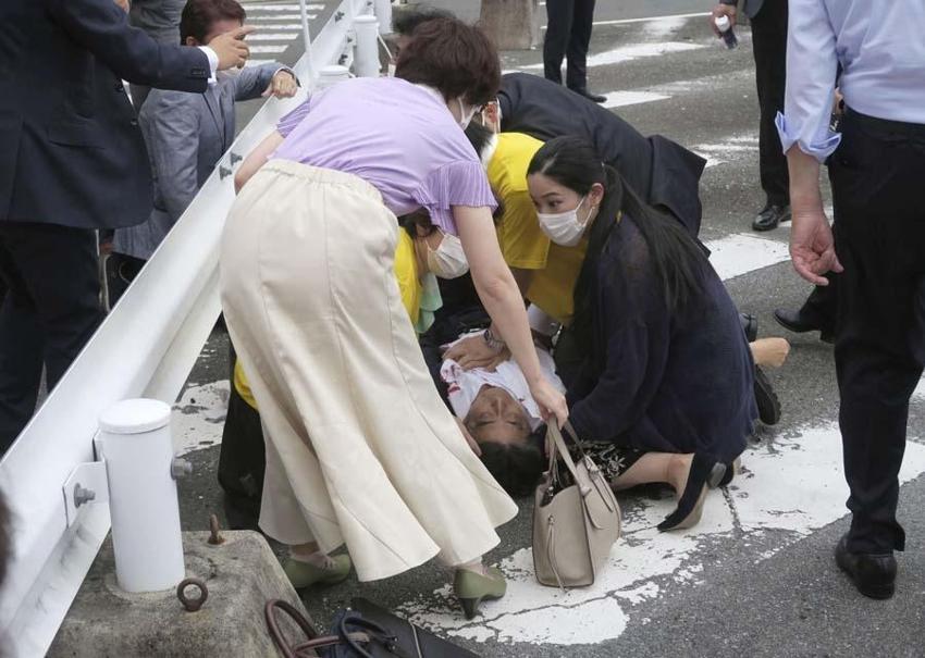 Japonya eski başbakanı Shinzo Abe'ye suikast!