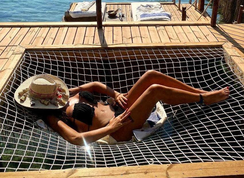 Selin Ciğerci'nin tatil sezonu açılışı olay oldu! 'Taş gibi oldun'