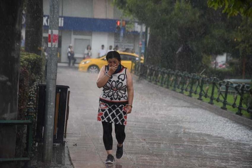Çok kuvvetli yağmur başlıyor, saat verildi! Fena bastıracak, Meteoroloji son dakika açıkladı! İstanbul, İzmir ve Ankara dahil çok sayıda ilde...