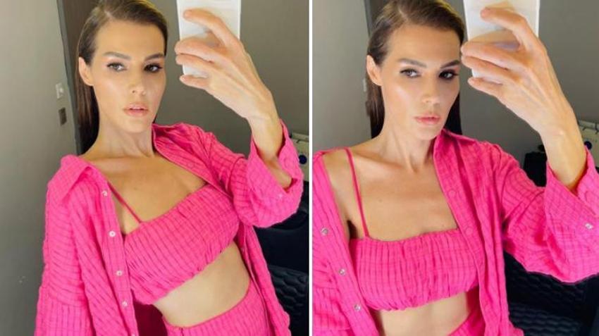 Hatice Şendil'den pembe mayolu pozlar!