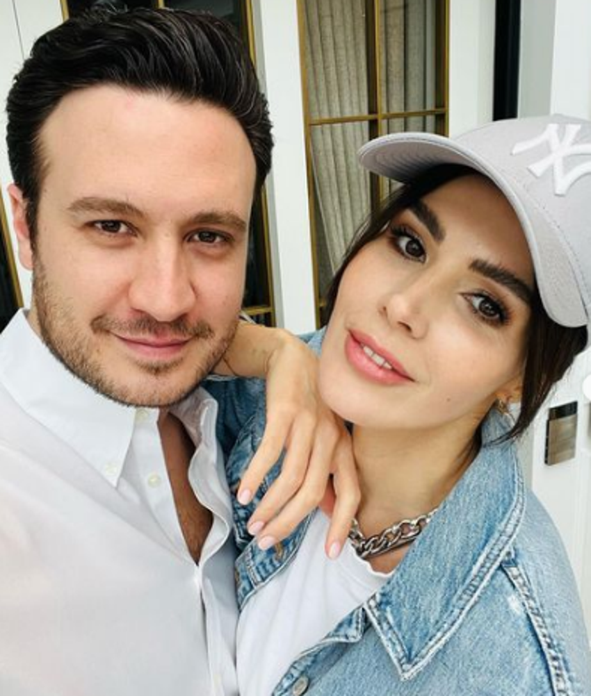 Hatice Şendil'den pembe mayolu pozlar!