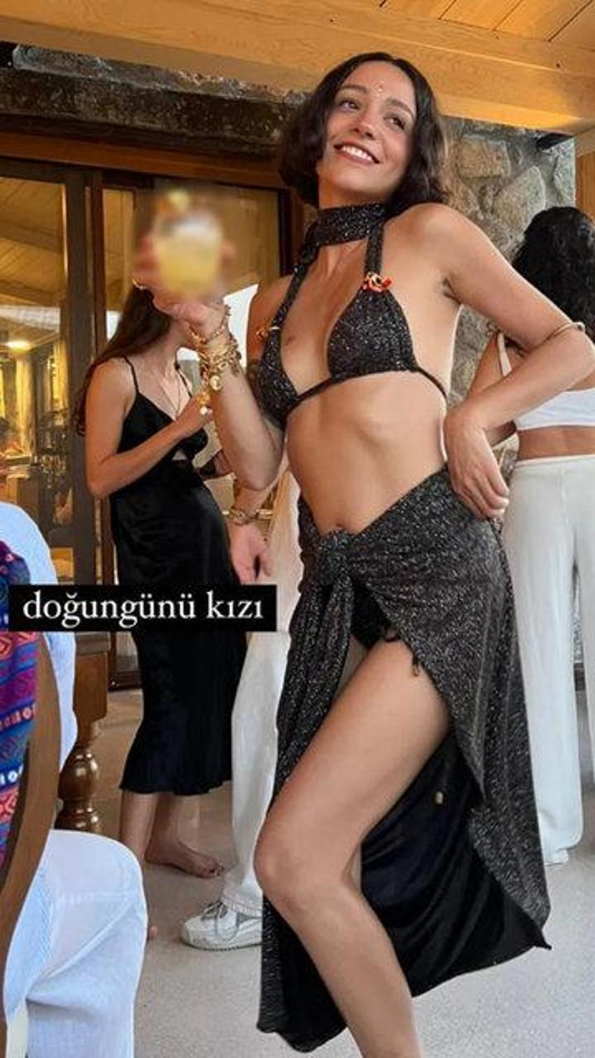 Zeynep Bastık 29 yaşına bastı! Partideki isimler dikkat çekti...