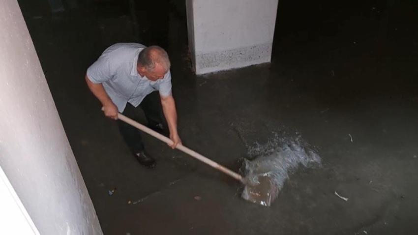 İstanbul’da sel felaketi! Sağanak kuvvetli vurdu! Vali saat verip uyardı...