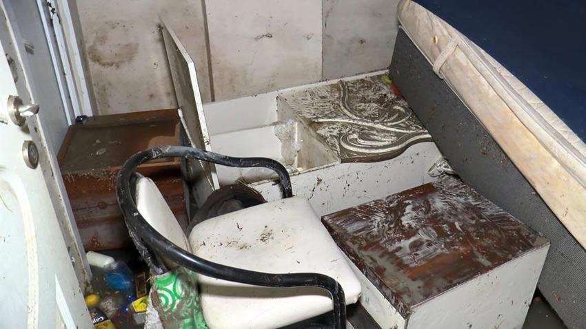 İstanbul’da sel felaketi! Sağanak kuvvetli vurdu! Vali saat verip uyardı...