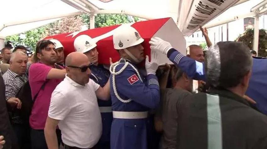 Cüneyt Arkın paylaşımı yürek burktu! "Babasız ilk bayram…"