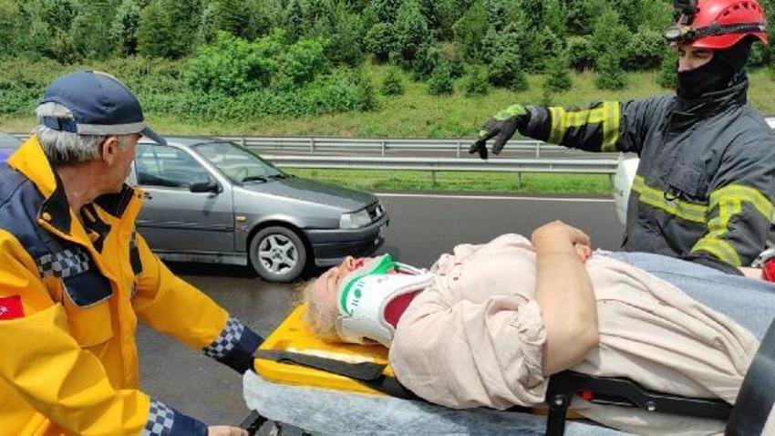 Oto kurtarıcıdan düşen araca, otomobil çarptı: 1 ölü, 4 yaralı