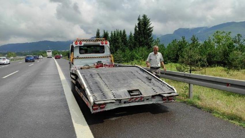 Oto kurtarıcıdan düşen araca, otomobil çarptı: 1 ölü, 4 yaralı