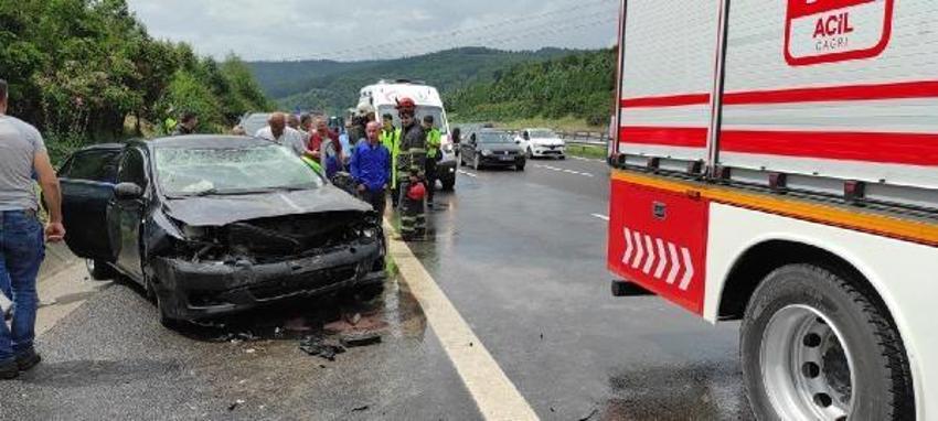 Oto kurtarıcıdan düşen araca, otomobil çarptı: 1 ölü, 4 yaralı