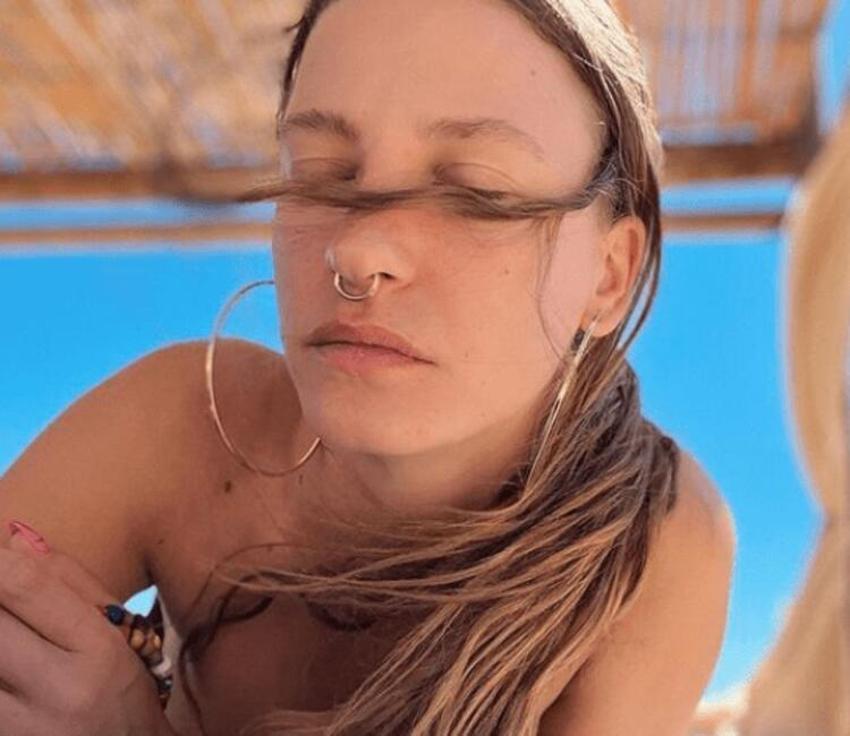 Tatil pozlarını paylaşan Serenay Sarıkaya sosyal medyayı salladı! O detay dikkatlerden kaçmadı...