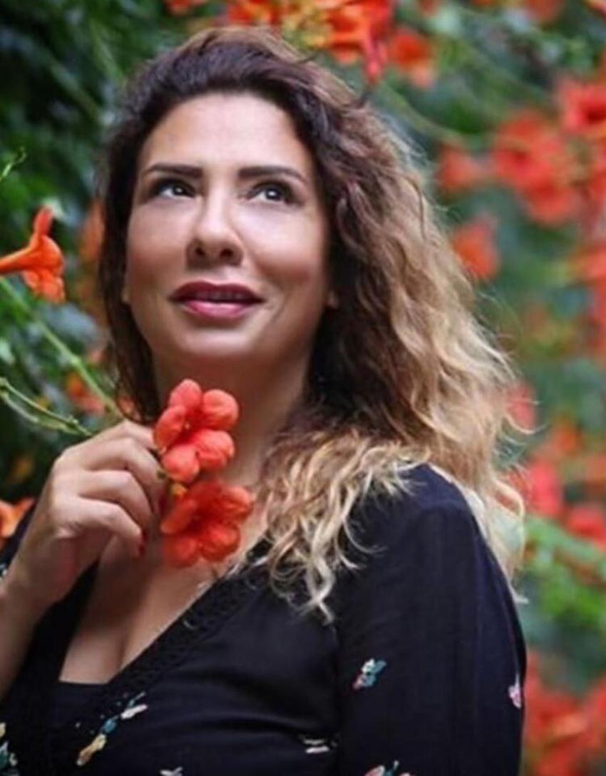 Işın Karaca tatilde aşka geldi, sevgilisi Can Yapıcıoğlu’nu öpücüklere boğdu