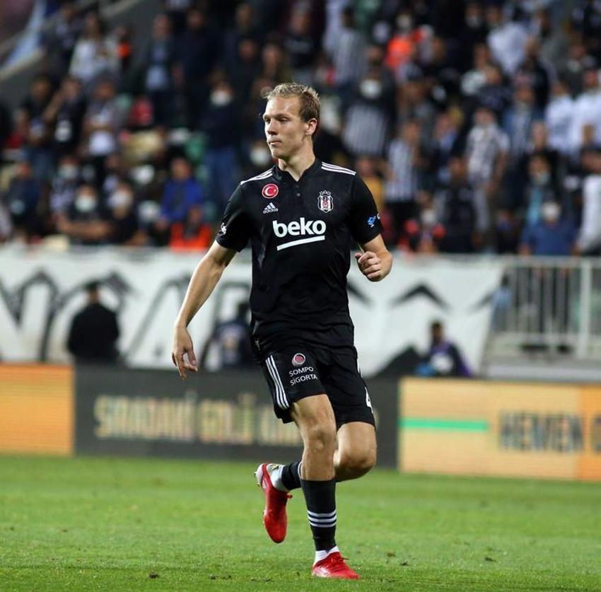 Beşiktaş'ta büyük kriz! Sadece 5 dakika oyunda kalan futbolcu kapıları tekmeledi, hemen kadro dışı kaldı