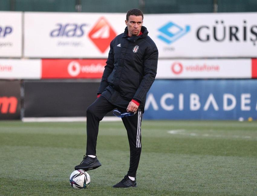 Beşiktaş'ta büyük kriz! Sadece 5 dakika oyunda kalan futbolcu kapıları tekmeledi, hemen kadro dışı kaldı