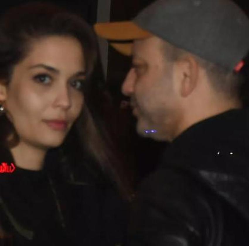 Rıza Kocaoğlu ve Selin Işık tatilde! Eski sevgilisiyle pişti oldu...