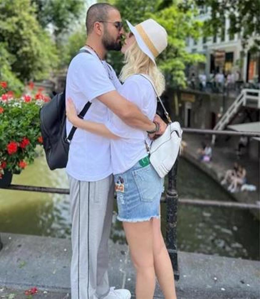 Seda Sayan ve Çağlar Ökten'den romantik poz! Dudak dudağa...
