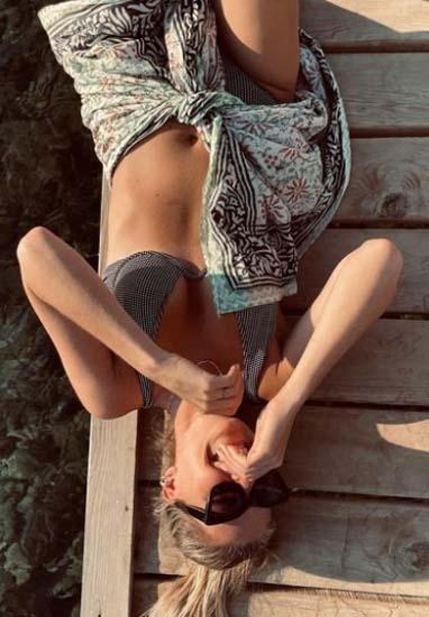 Aslı Enver bikinili pozlarıyla sosyal medyayı salladı!