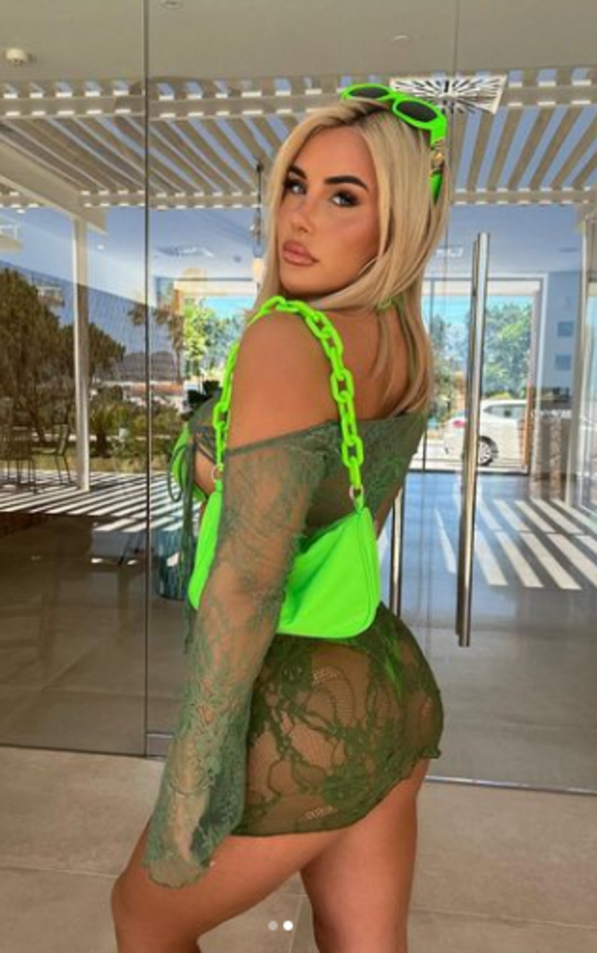 Love Island’ın eski yarışmacısı Ellie Brown 'Geri döndüm' notuyla paylaştı!