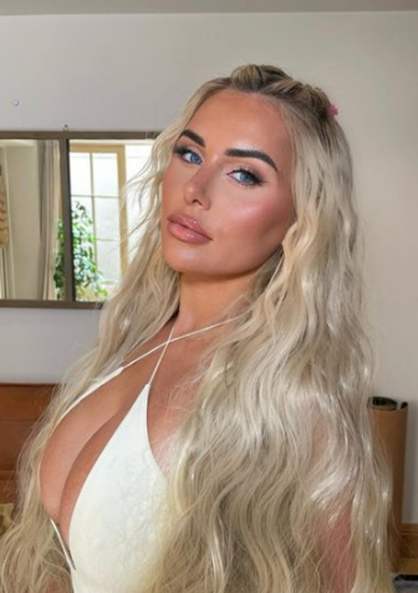 Love Island’ın eski yarışmacısı Ellie Brown 'Geri döndüm' notuyla paylaştı!
