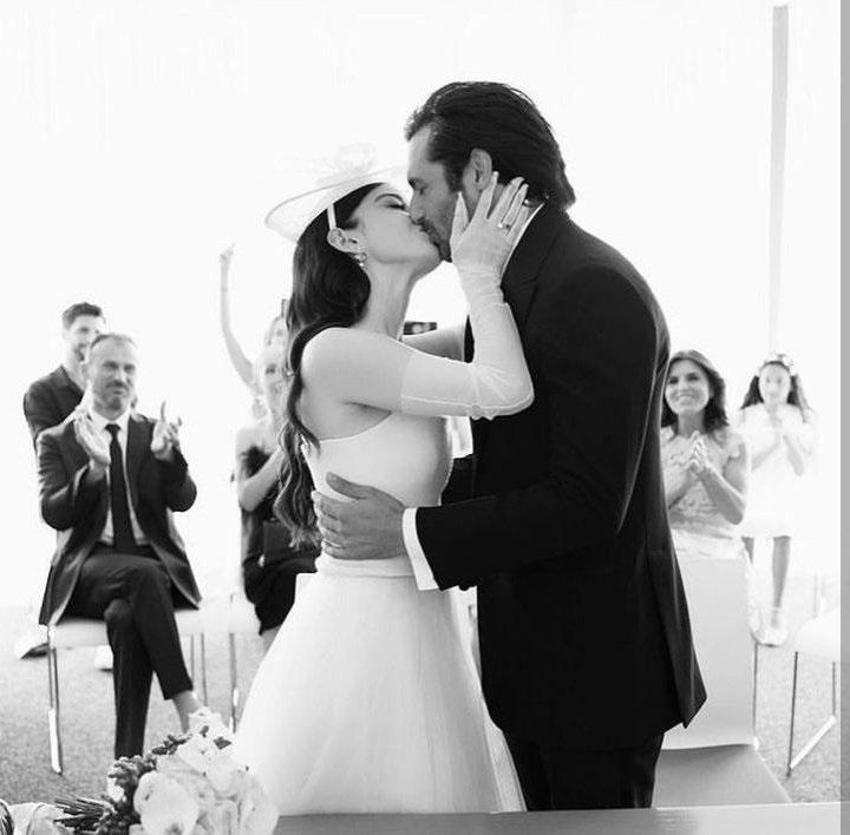 Özge Gürel ve Serkan Çayoğlu dünyaevine girdi! İşte nikahtan ilk kareler...