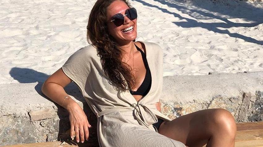 40 yaşındaki Özge Borak, mayolu pozuyla gençlere taş çıkarttı