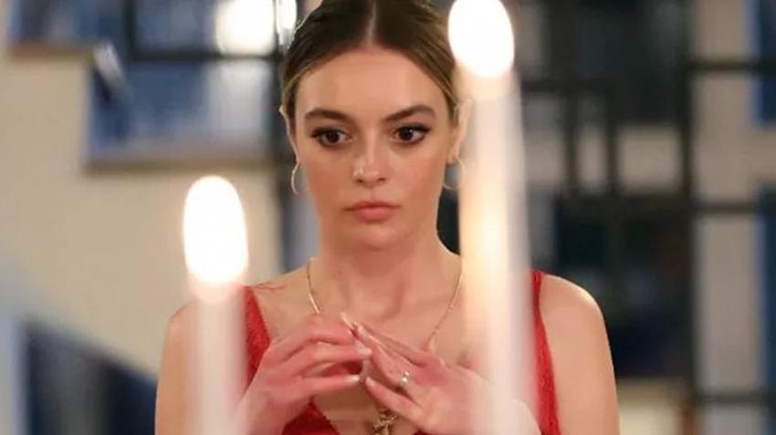 Melis Sezen'in ayakları dalga konusu oldu! '45 numara mı?'