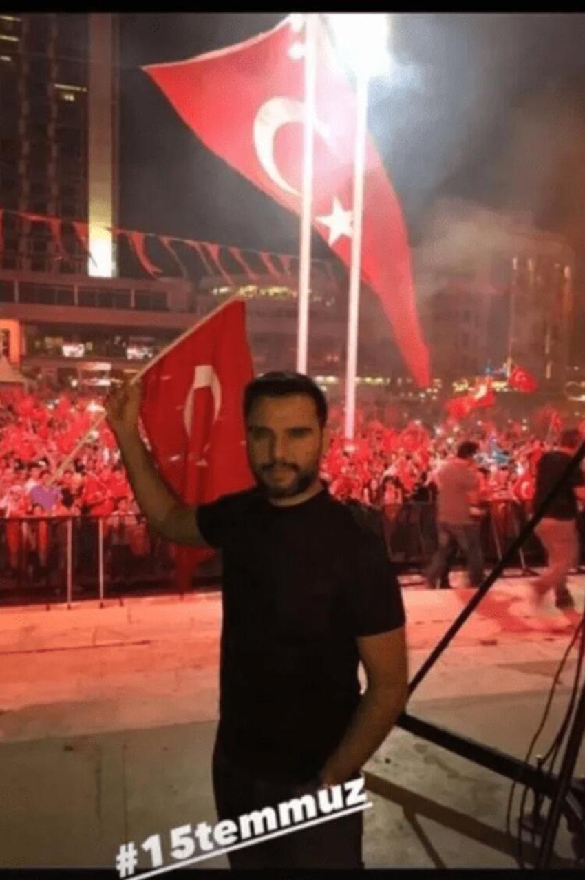 Ünlüler'in 15 Temmuz paylaşımları! "Toprak, uğrunda ölen varsa vatandır"