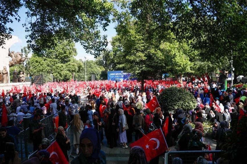 15 Temmuz Demokrasi ve Milli Birlik Günü, binler Saraçhane Meydanı'na akın ediyor...