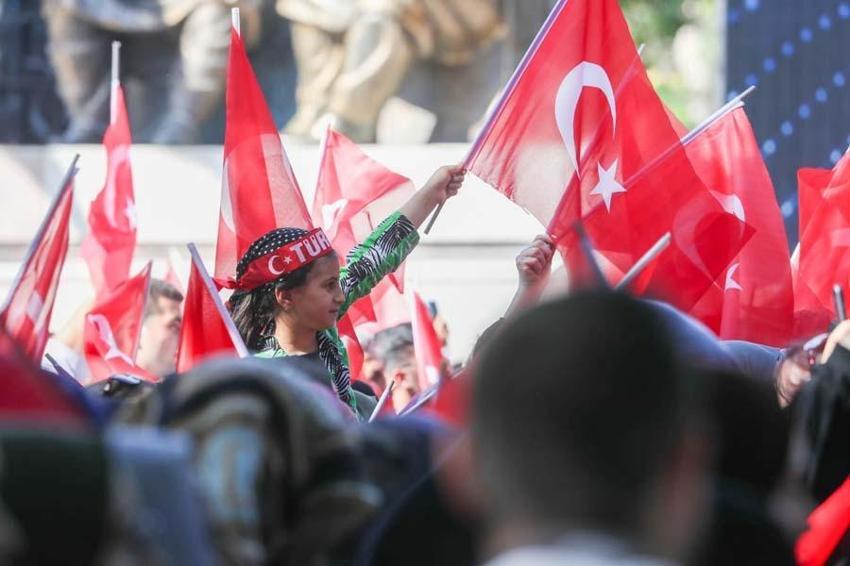 15 Temmuz Demokrasi ve Milli Birlik Günü, binler Saraçhane Meydanı'na akın ediyor...