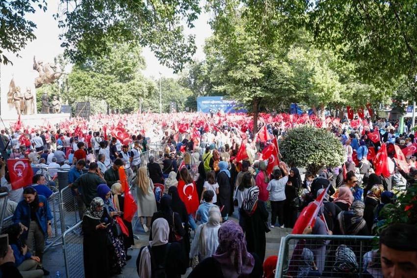 15 Temmuz Demokrasi ve Milli Birlik Günü, binler Saraçhane Meydanı'na akın ediyor...