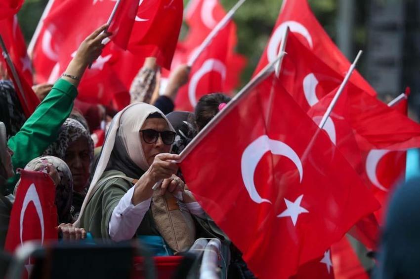 15 Temmuz Demokrasi ve Milli Birlik Günü, binler Saraçhane Meydanı'na akın ediyor...