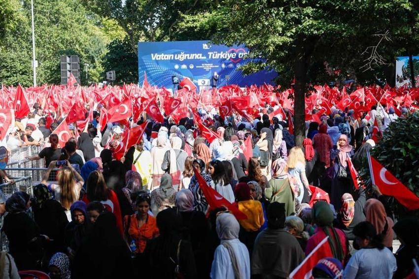 15 Temmuz Demokrasi ve Milli Birlik Günü, binler Saraçhane Meydanı'na akın ediyor...