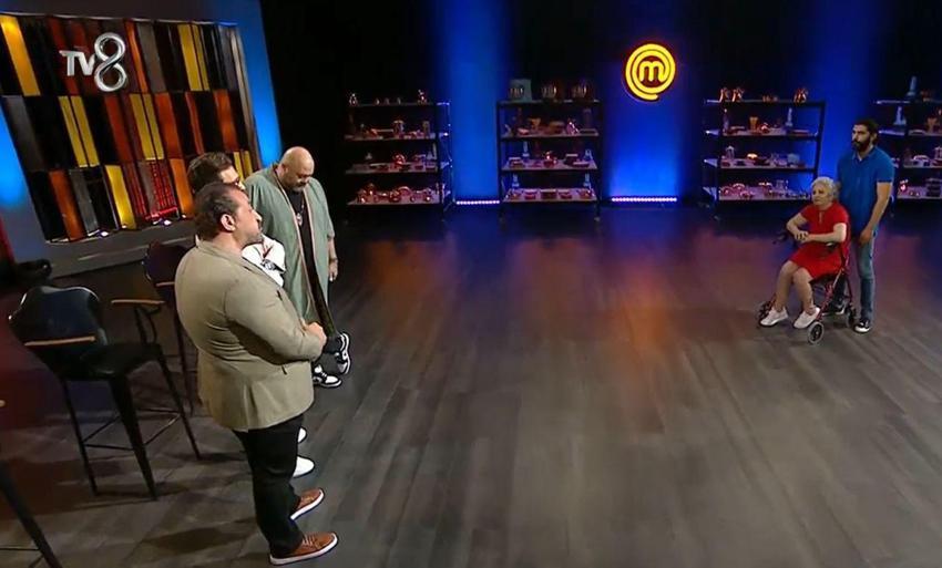 Masterchef'te bir ilk! Mehmet Şef'ten elenen yarışmacıya büyük jest, ücretsiz...