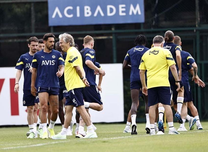 Jorge Jesus 6 futbolcuya 'Size güle güle' dedi aralarından sadece 2 oyuncu harekete geçti