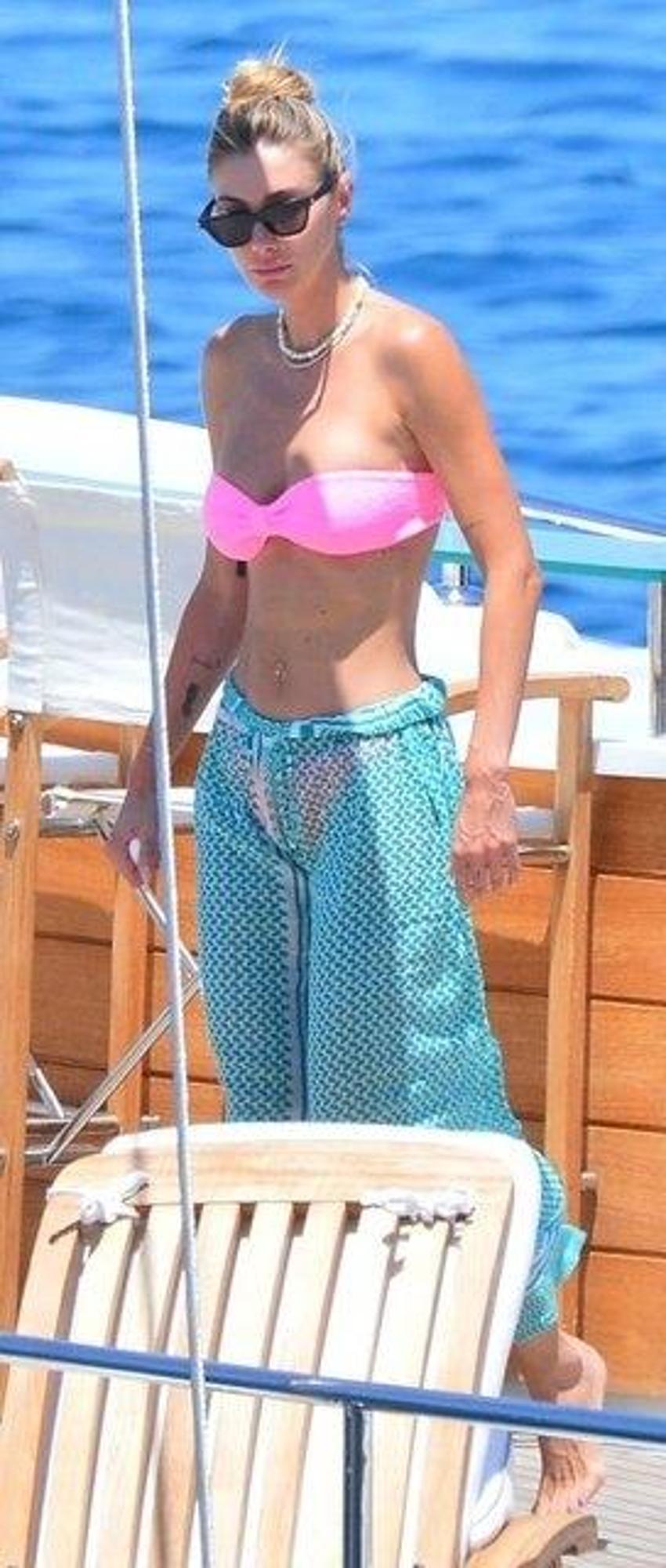 Şeyma Subaşı Cennet Koyu'nda objektiflere yansıdı!