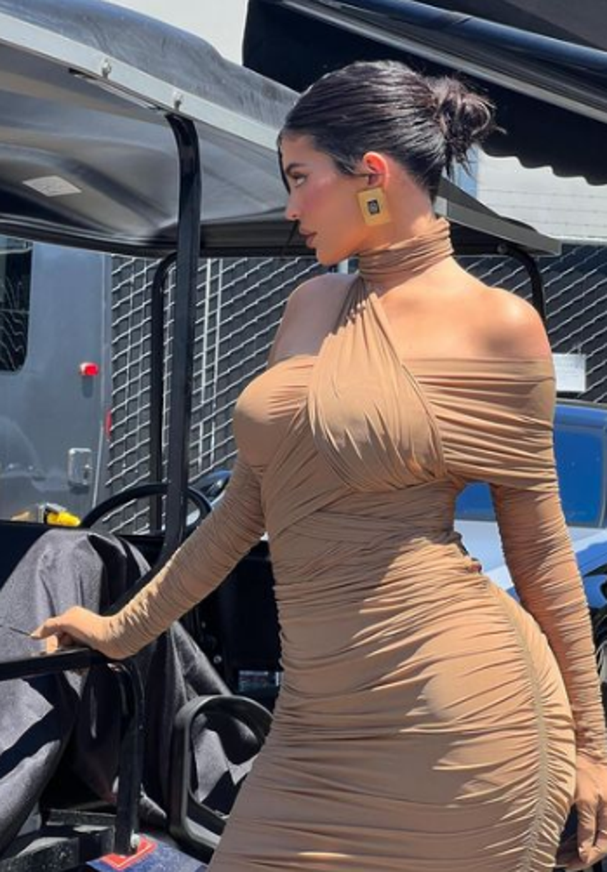 Kylie Jenner o pozuyla tepki çekti! 'Senin jeti mi alalım benim jeti mi?'