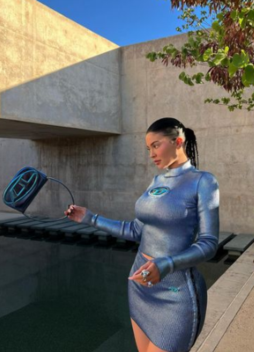 Kylie Jenner o pozuyla tepki çekti! 'Senin jeti mi alalım benim jeti mi?'