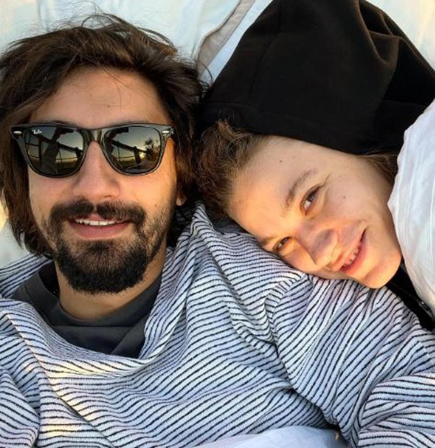 Serenay Sarıkaya bikinili pozlarıyla olay yarattı! 