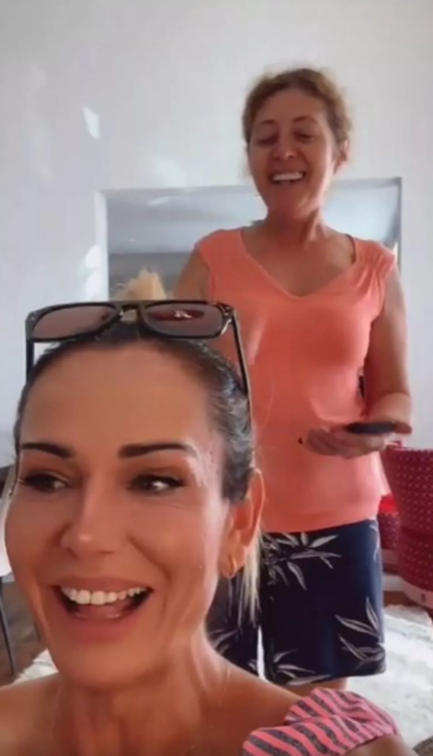 Demet Akalın evinde Survivor Nagihan'ı ağırladı! "Kocaman kocaman altınlar almış"