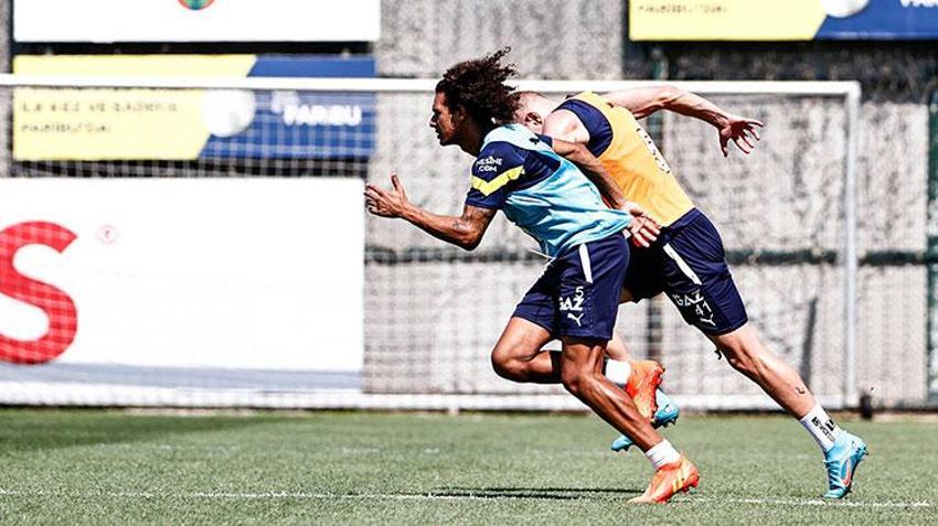 Dinamo Kiev maçı öncesi Fenerbahçe'de Mert Hakan Yandaş depremi!