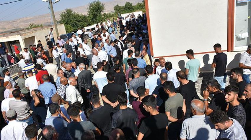 Valilik ve jandarma devreye girdi! Anlaşma sağlandı, köyü terk etme kararı...