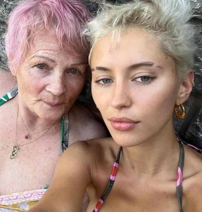 Jude Law'ın kızı Iris Law ailesiyle tatil için Türkiye'ye geldi!