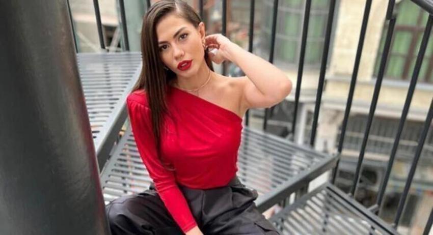 Demet Özdemir'den siyah beyaz paylaşım!