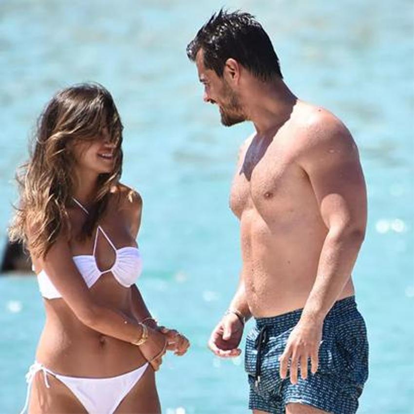Berk Atan ve Selin Yağcıoğlu tatilde aşka geldi!
