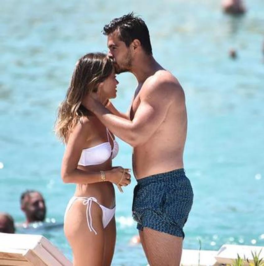 Berk Atan ve Selin Yağcıoğlu tatilde aşka geldi!