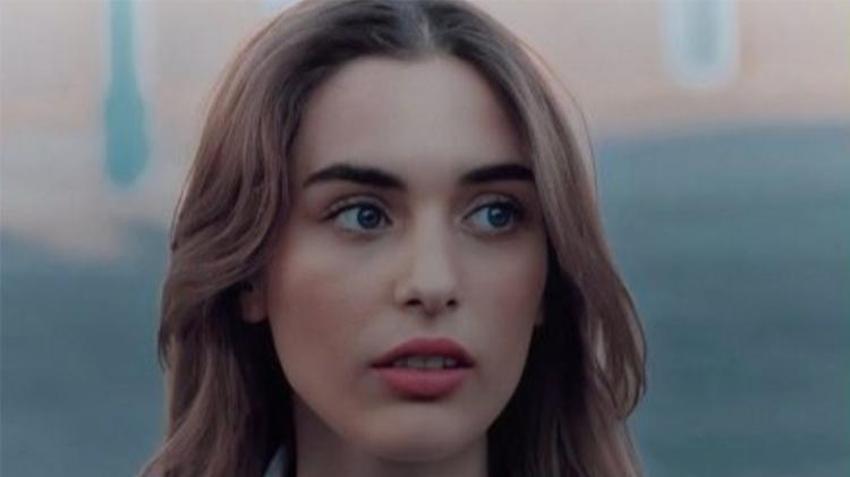 Tozluyaka'nın Hazal'ı Çağla Şimşek sarı mini elbisesiyle sosyal medyayı salladı!